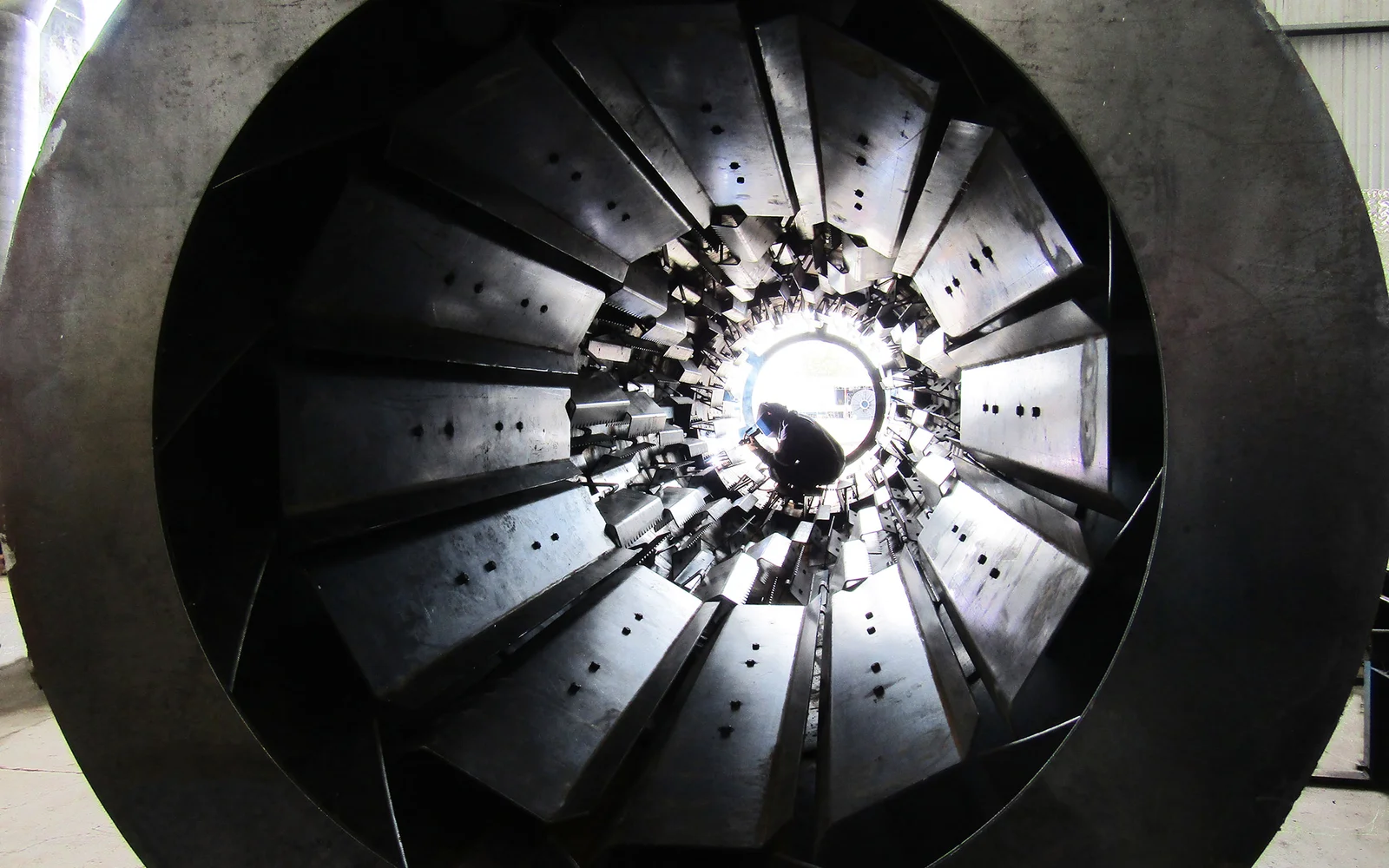 Internal welding of the mixer drum