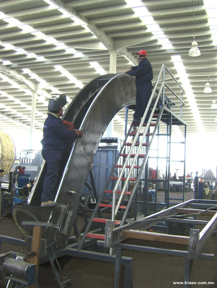 Curved elevator manufacturing